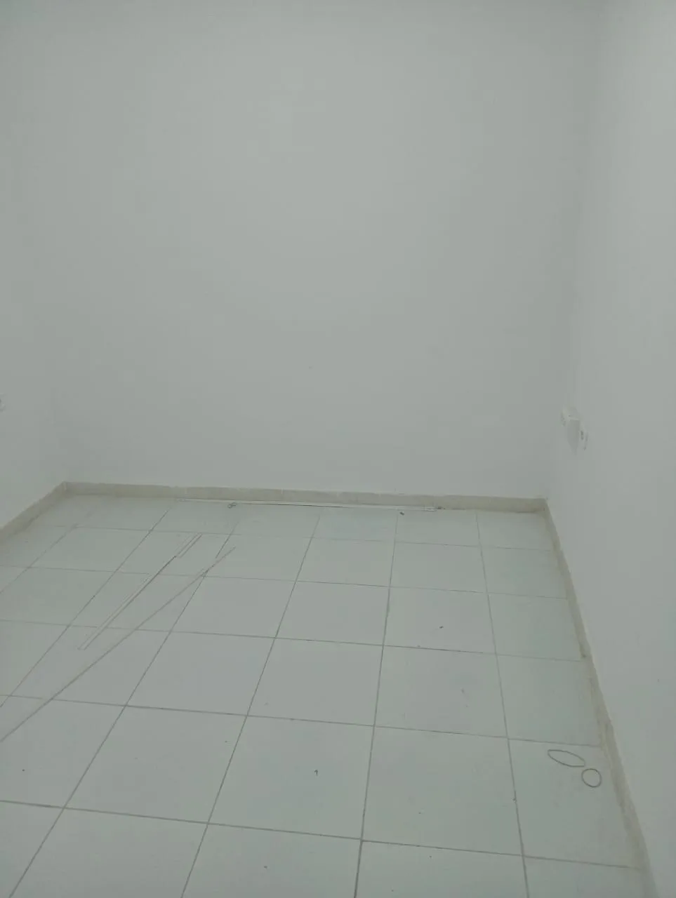 un bureau s+3 au rdc a louer situé a Manar 2 En face Colisée Soula