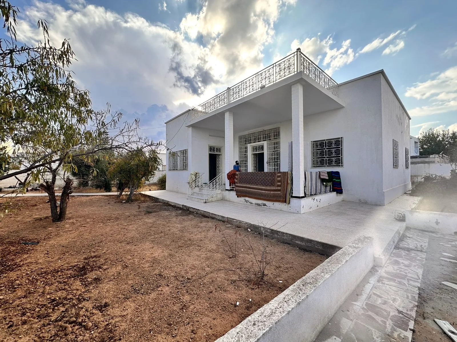 🏡 للبيع بصفاقس – دار واسعة وأرض 852.37 م² بطريق العين كم 4 | 450 ألف دينار
