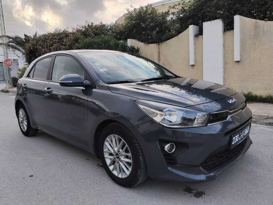 KIA RIO PRESTIGE PREMIÈRE MAIN EN EXCELLENT ÉTAT 