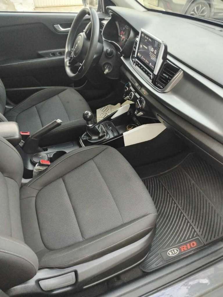 KIA RIO PRESTIGE PREMIÈRE MAIN EN EXCELLENT ÉTAT 