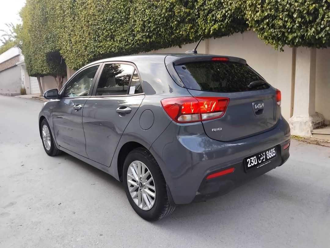 KIA RIO PRESTIGE PREMIÈRE MAIN EN EXCELLENT ÉTAT 
