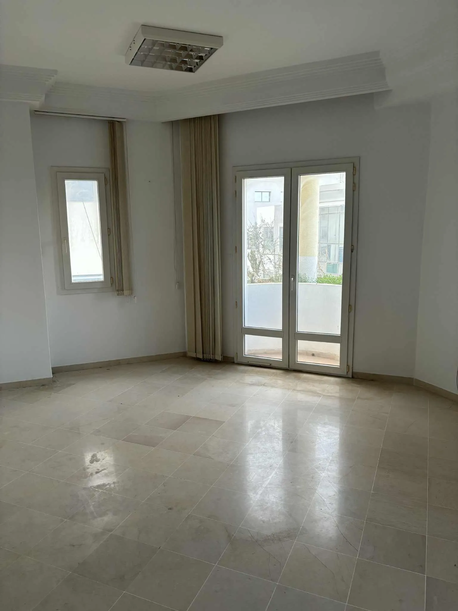 Bureau de 180 m² au lac 1