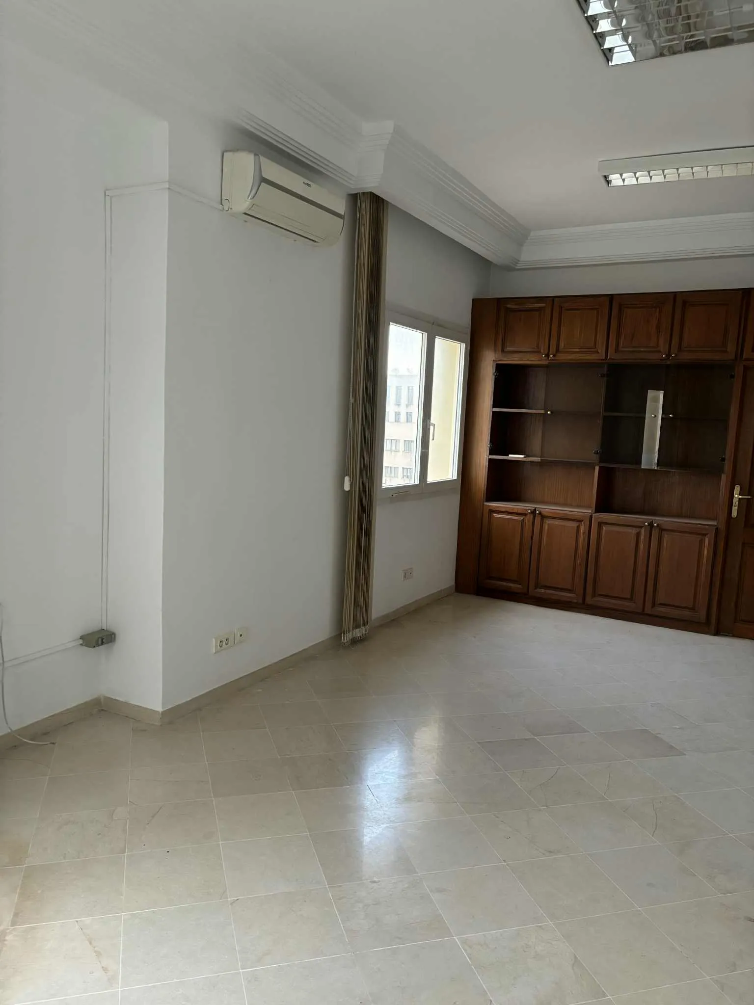 Bureau de 180 m² au lac 1