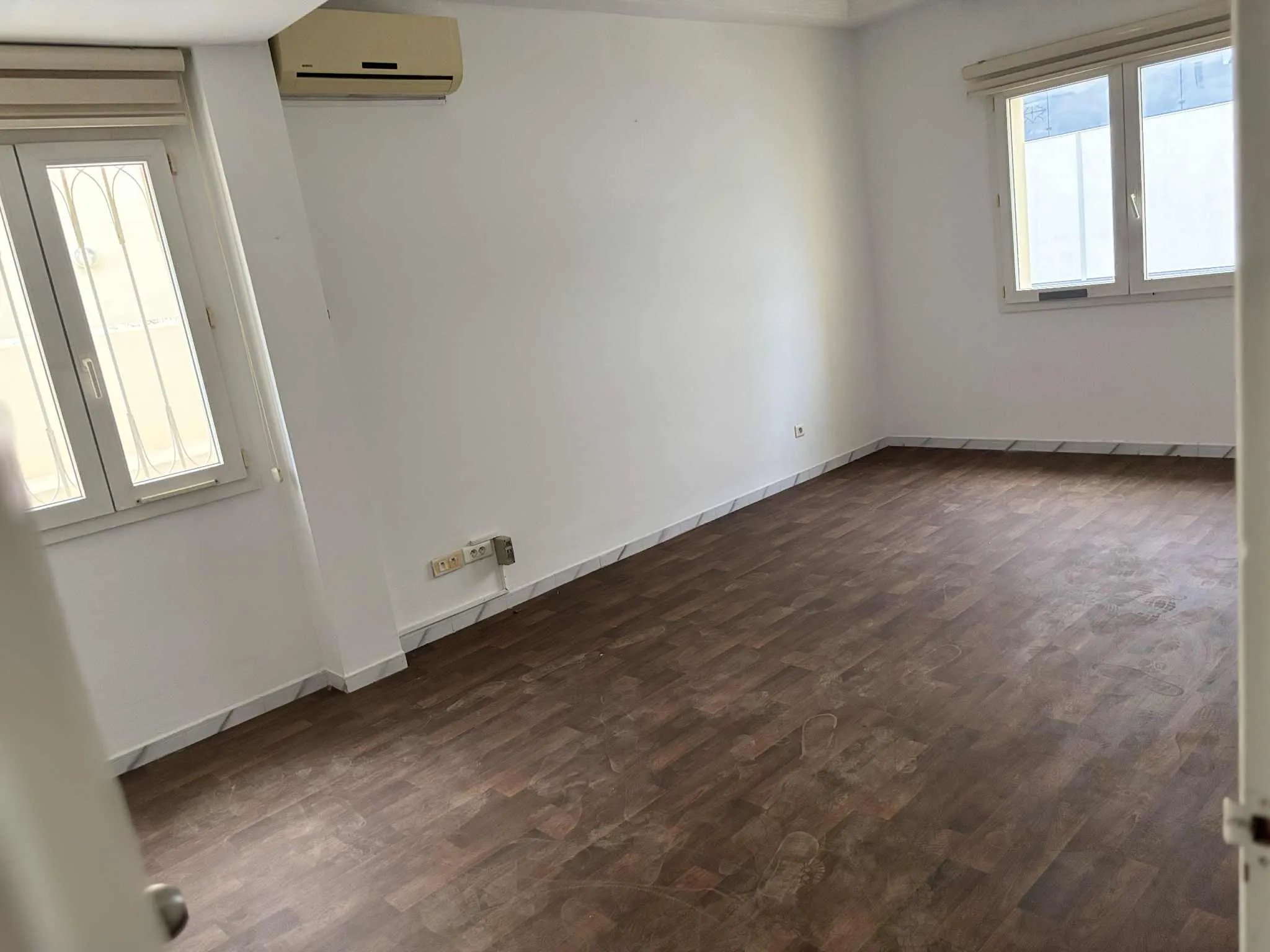 Bureau de 180 m² au lac 1