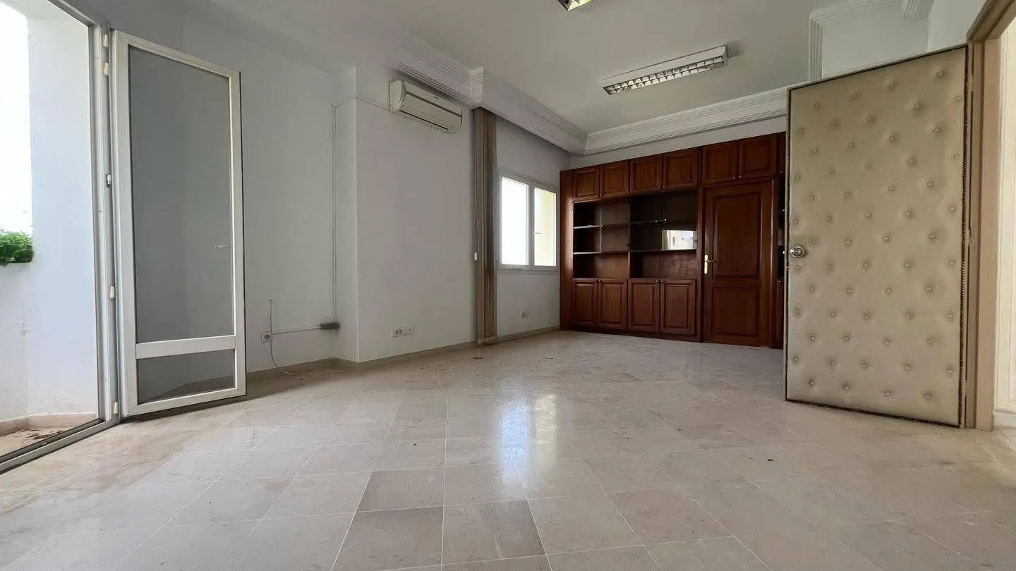 Bureau de 180 m² au lac 1