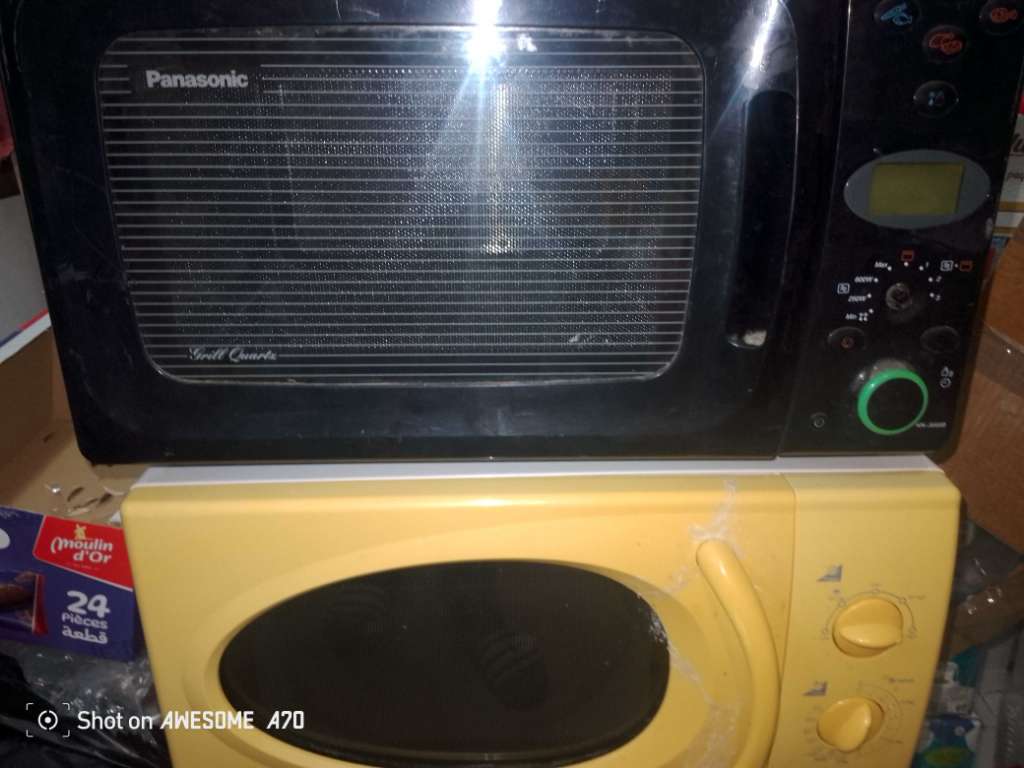 Deux micro ondes