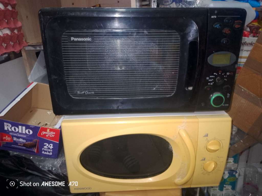Deux micro ondes
