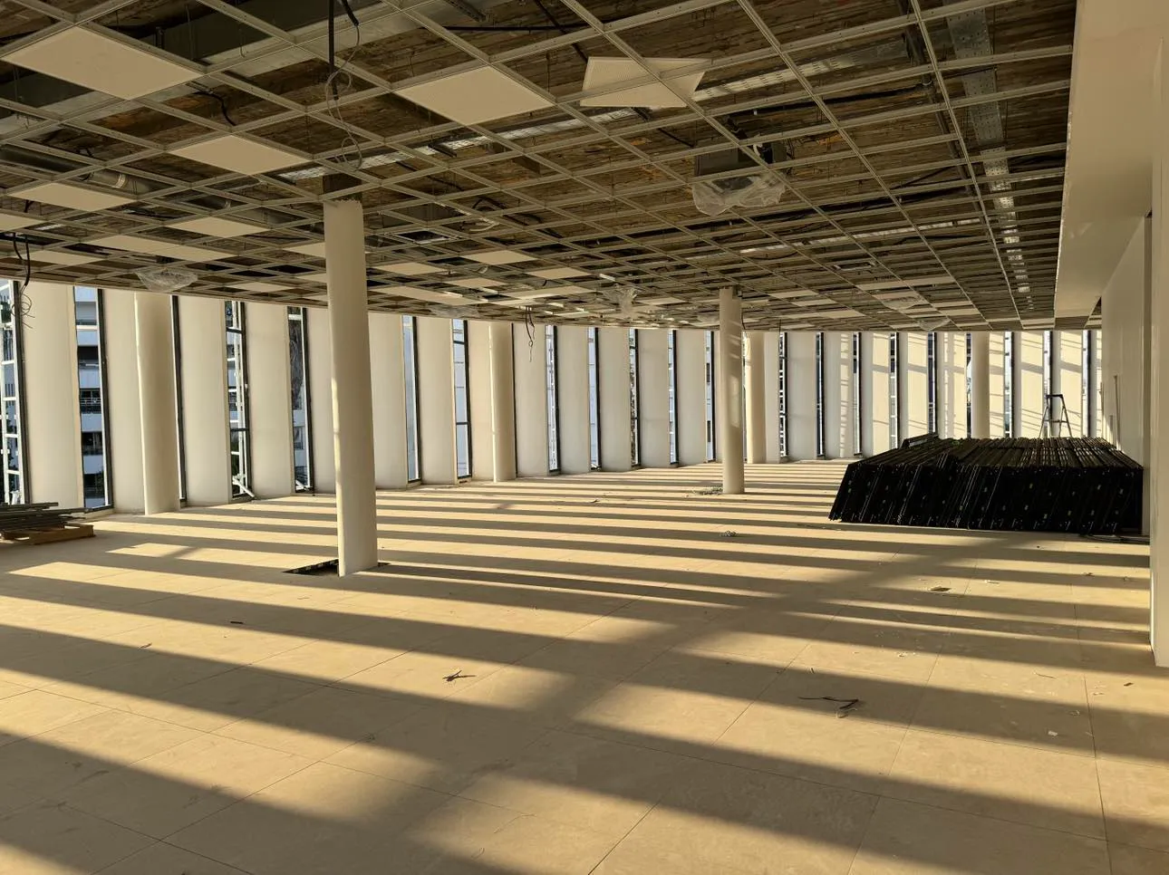 Super bureau 1350 m² ths à Notre Dame Manar