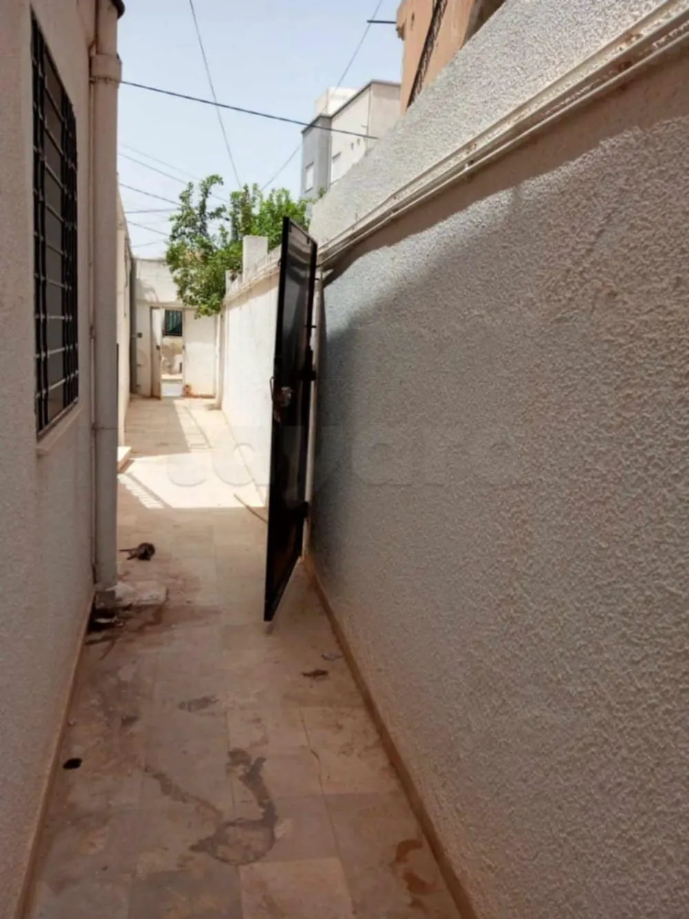 un studio s+2 au rdc a louer situé a Bardo Centre En face Adel Plus