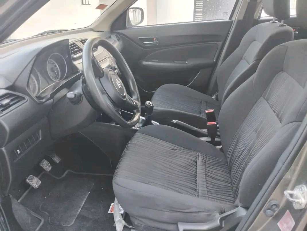 SUZUKI DZAIR PREMIÈRE MAIN EN TRÈS BON ÉTAT