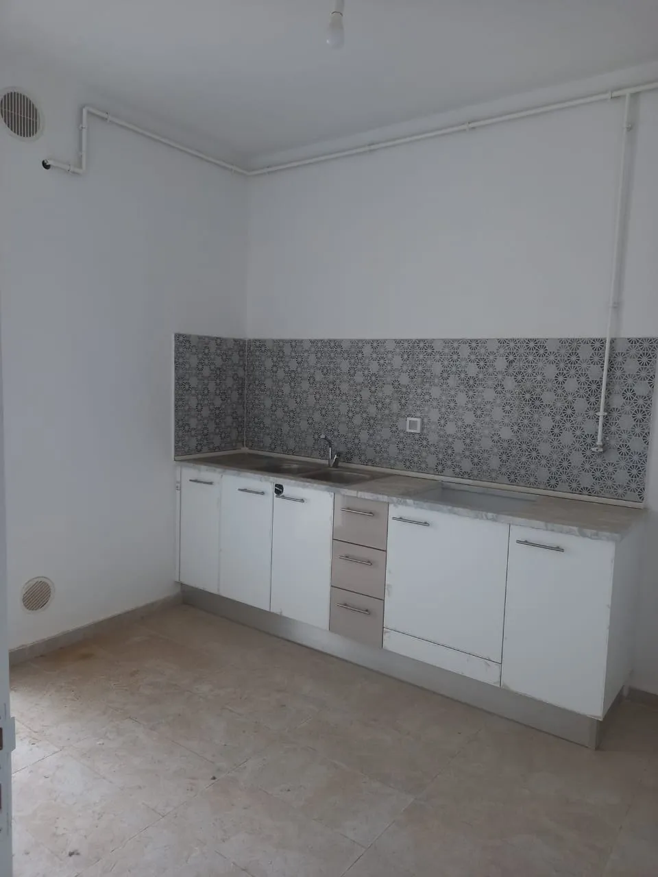 Appartement S+2 – État neuf – Thyna (Sfax)