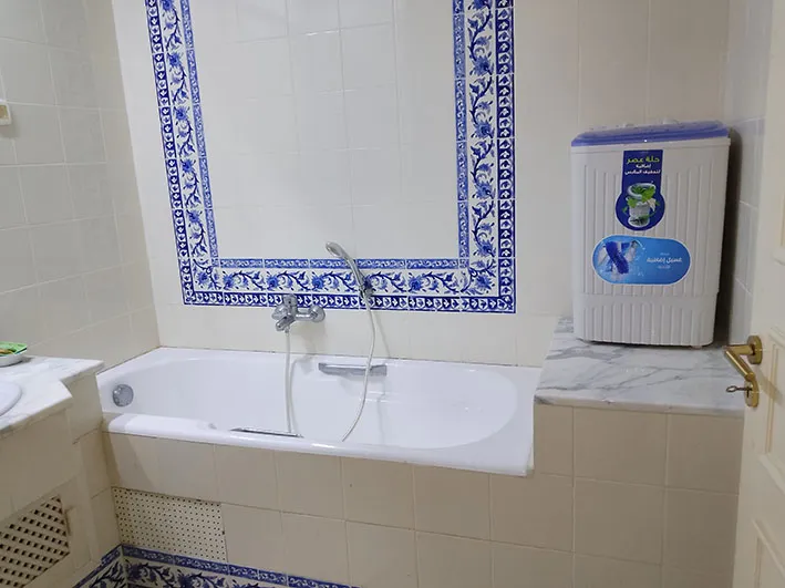 Appartement meublé à louer à Djerba Marina, avec vue sur mer et à proximité de toutes les commodités.