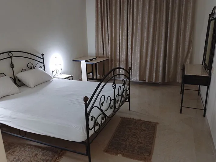 Appartement meublé à louer à Djerba Marina, avec vue sur mer et à proximité de toutes les commodités.