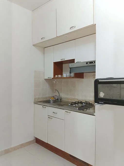 Appartement meublé à louer à Djerba Marina, avec vue sur mer et à proximité de toutes les commodités.