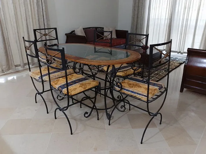 Appartement meublé à louer à Djerba Marina, avec vue sur mer et à proximité de toutes les commodités.