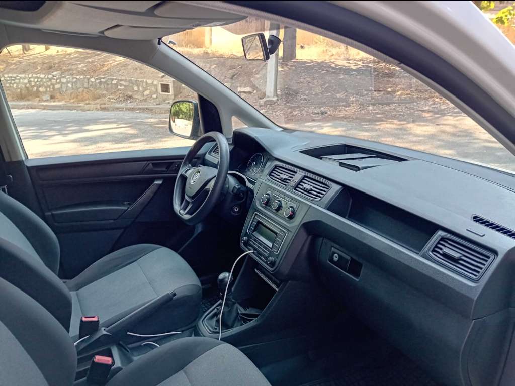 A vendre caddy diesel 1.6 tdi première main année 2020 tel 29907308