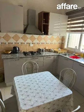 un étage de villa s+3 richement meublé situé à menzah 5