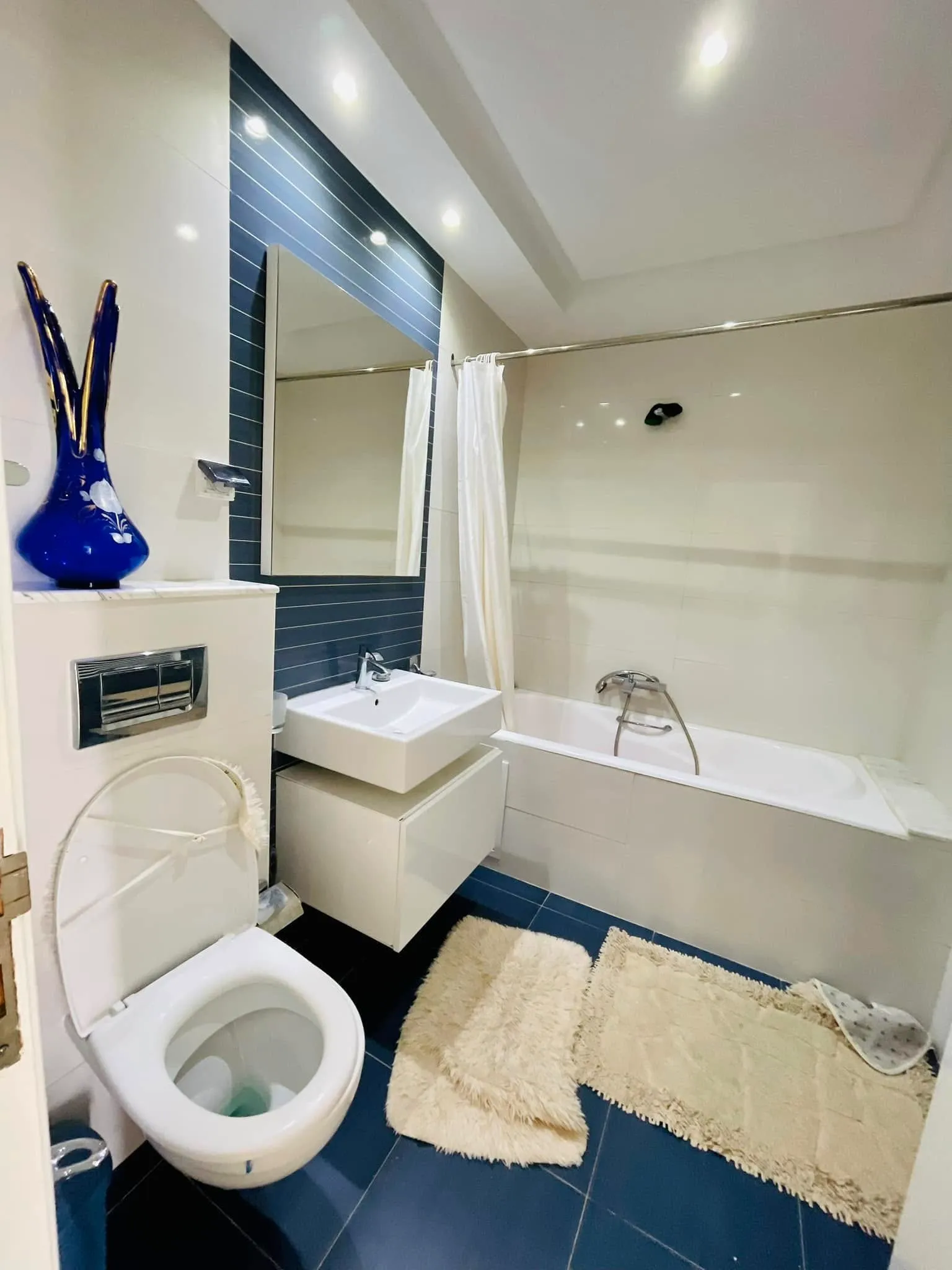 À LOUER  Luxueux Appartement S+3 meublé à Cité Ennasr 2