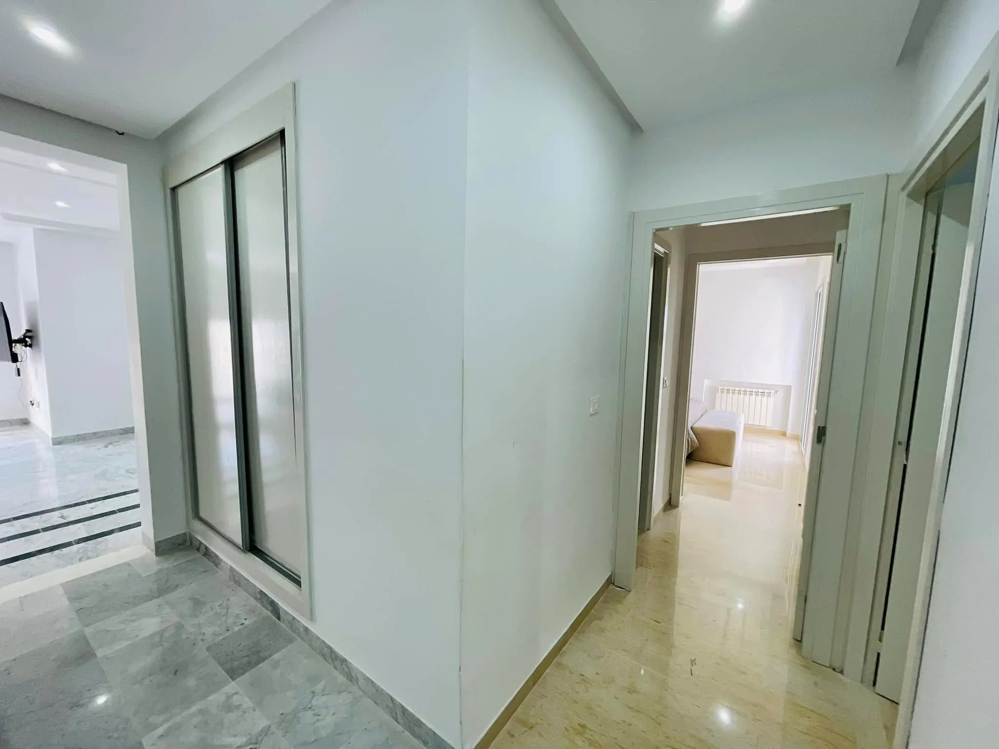À LOUER  Luxueux Appartement S+3 meublé à Cité Ennasr 2