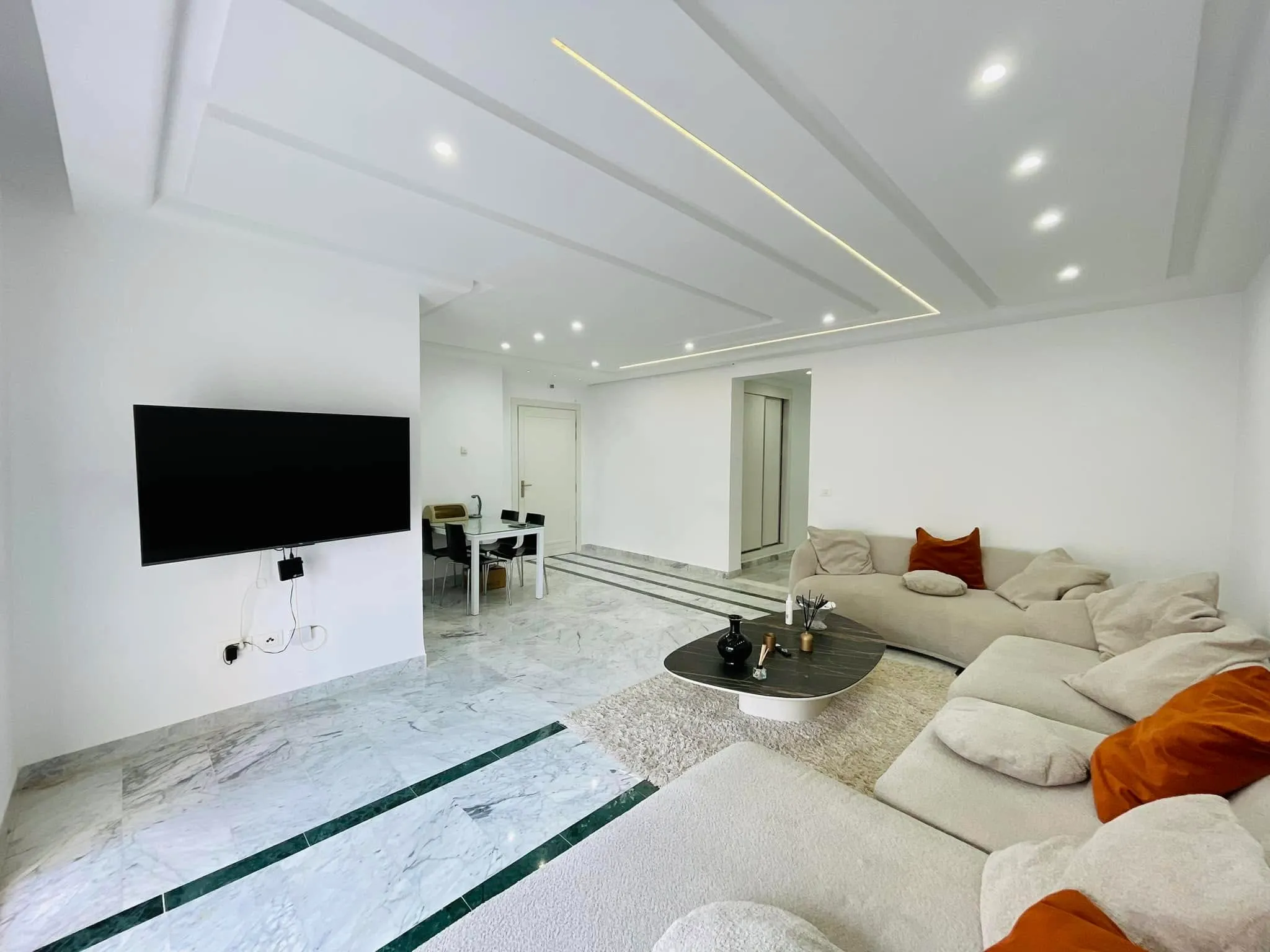 À LOUER  Luxueux Appartement S+3 meublé à Cité Ennasr 2