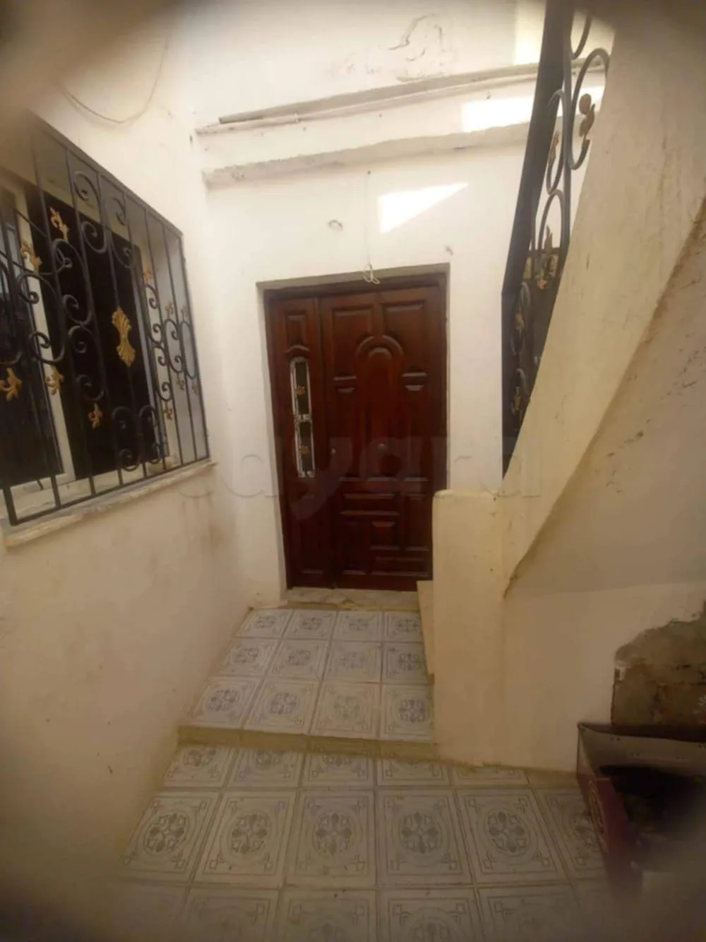 un studio s+1 vide au rdc a louer situé a bardo 2 derrière ben yaghlen