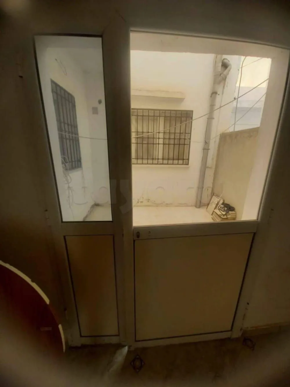 un studio s+1 vide au rdc a louer situé a bardo 2 derrière ben yaghlen