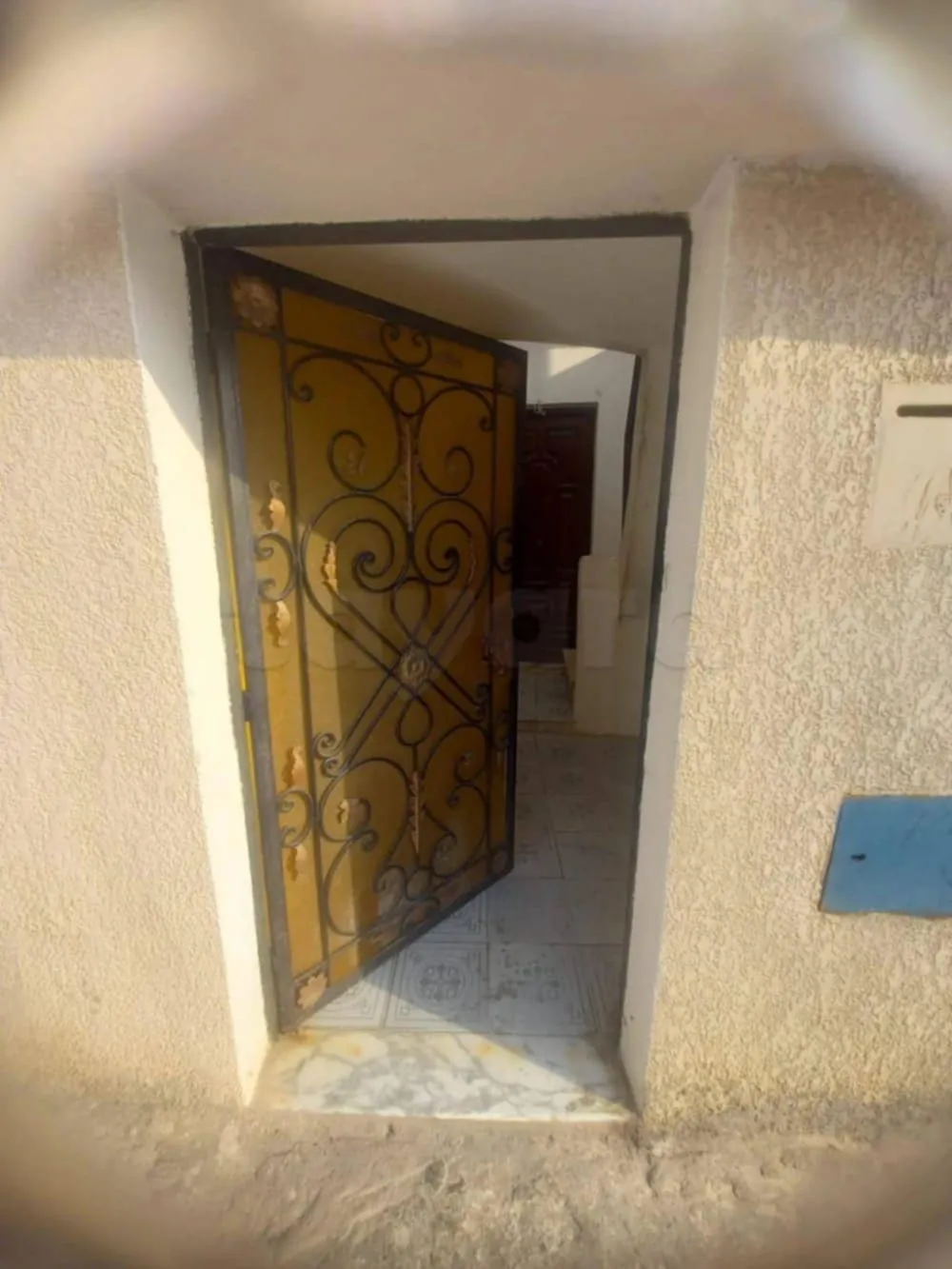 un studio s+1 vide au rdc a louer situé a bardo 2 derrière ben yaghlen