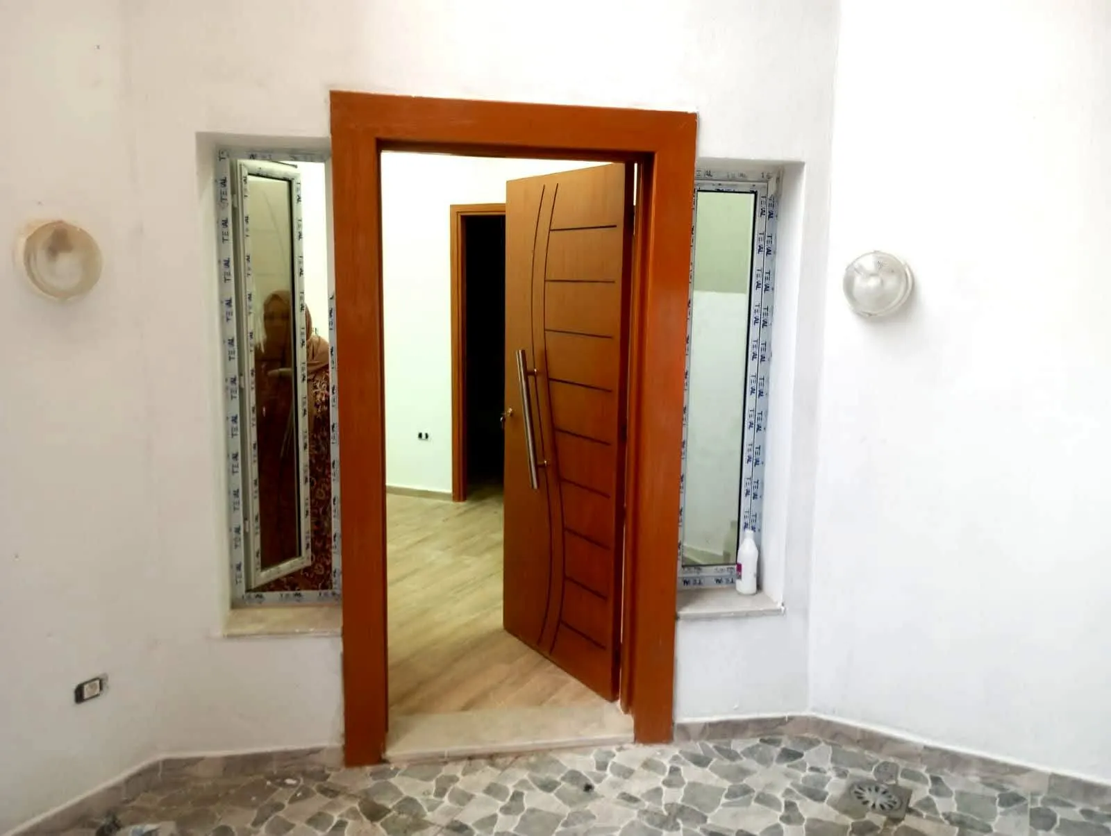 un appartements s+2 au rdc a louer a brdo cité fatouma bourguiba a Proximité piscine.