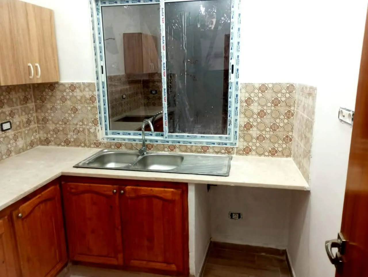 un appartements s+2 au rdc a louer a brdo cité fatouma bourguiba a Proximité piscine.