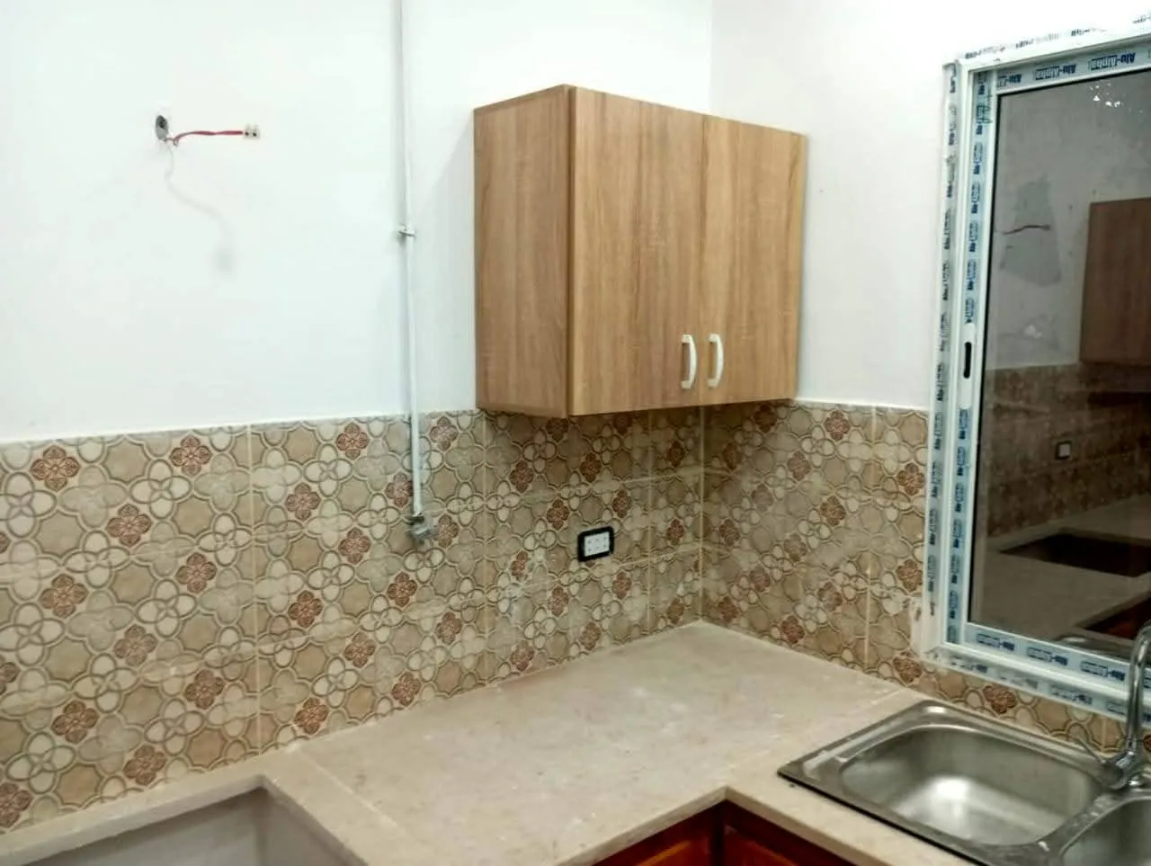 un appartements s+2 au rdc a louer a brdo cité fatouma bourguiba a Proximité piscine.