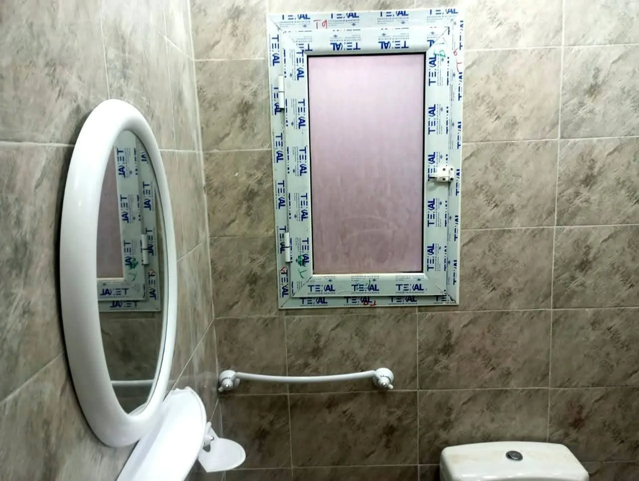 un appartements s+2 au rdc a louer a brdo cité fatouma bourguiba a Proximité piscine.