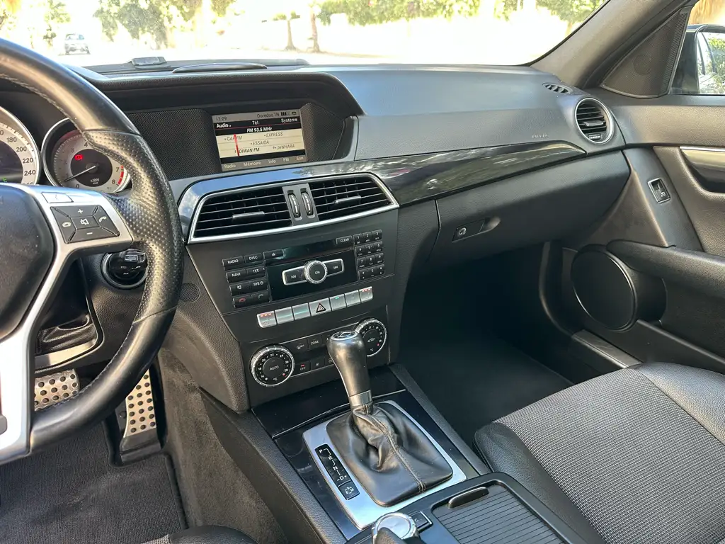 Mercedes c180 restylé phase 2 importé kit Amg état neuf 
