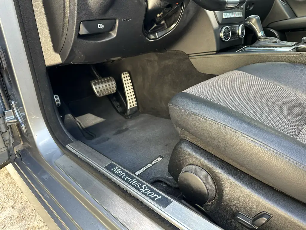 Mercedes c180 restylé phase 2 importé kit Amg état neuf 