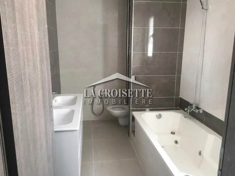 Duplex s4 avec jardin et piscine à La Marsa MDL0008