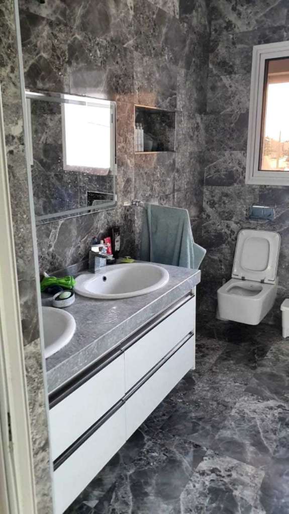 A louer superbe appartement étage de villa située a sahloul zone l'hôpital