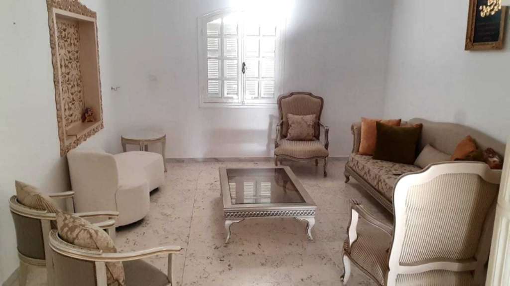 A louer superbe appartement étage de villa située a sahloul zone l'hôpital
