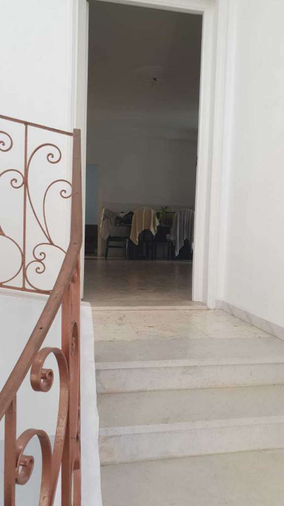 A louer superbe appartement étage de villa située a sahloul zone l'hôpital