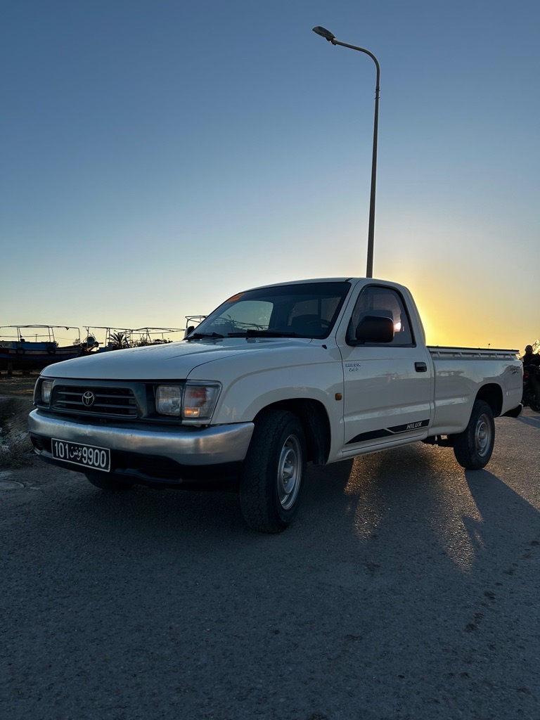 Toyota hilux 2.4 d4d