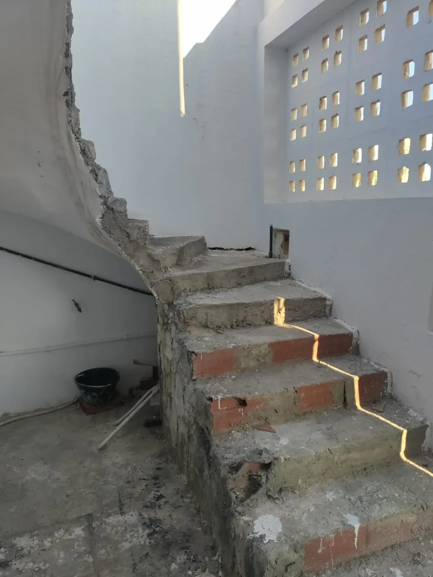 maison récemment bati avec titre bleu