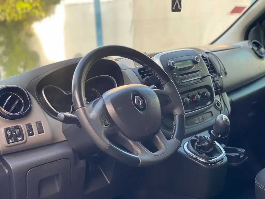 Renault Trafic 3 9 places