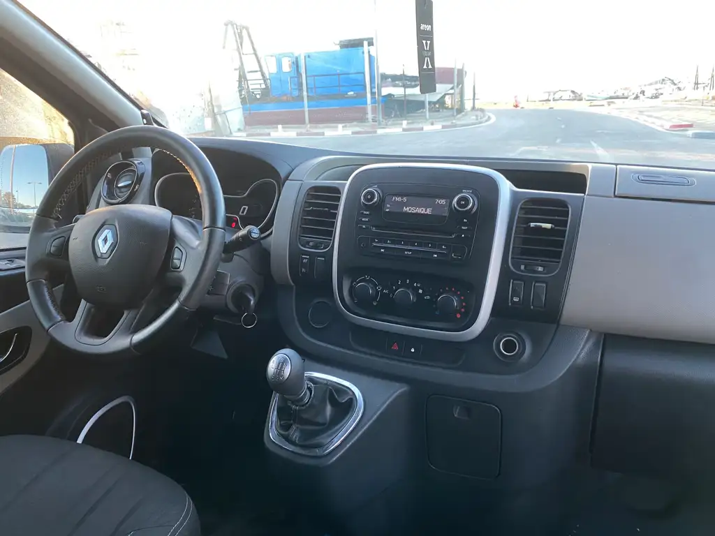 Renault Trafic 3 9 places