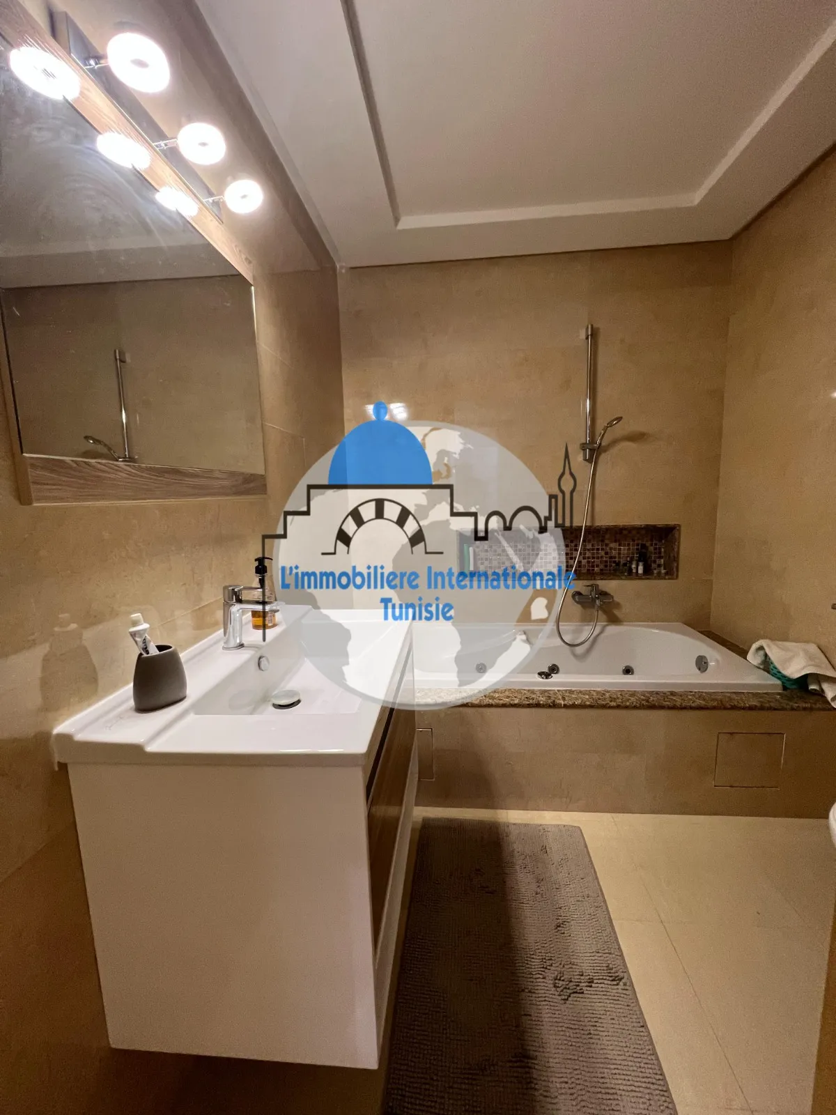 Location annuelle S+1 meublé avec place de parking à Khzema