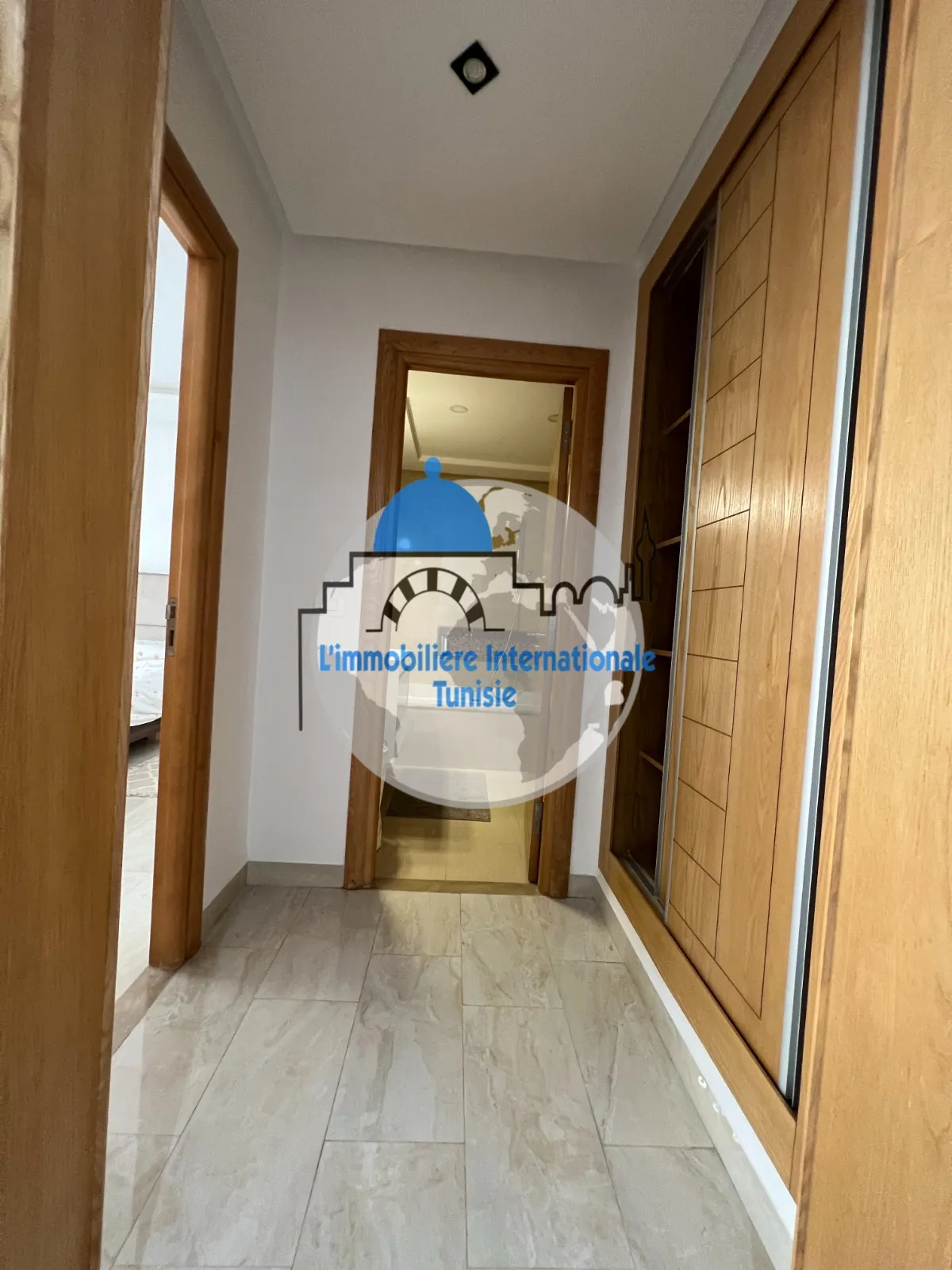 Location annuelle S+1 meublé avec place de parking à Khzema