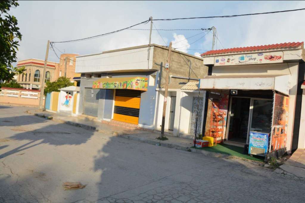 عقار للبيع صالح للسكن و التجارة