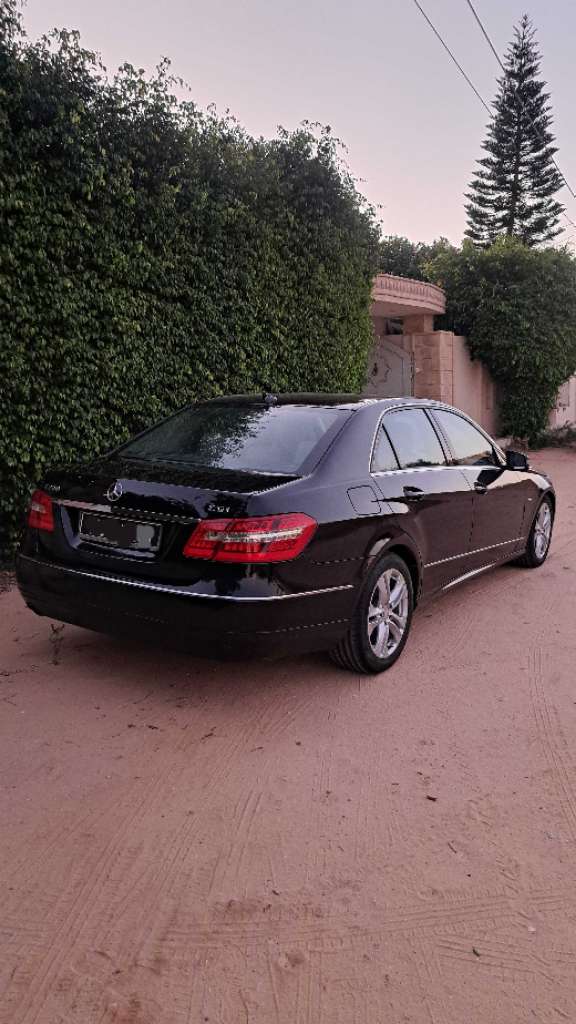 Mercedes-Benz E200