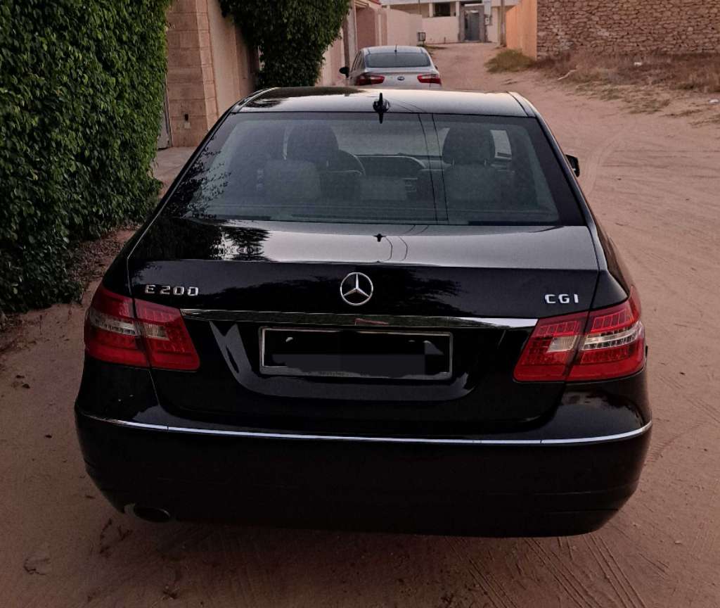 Mercedes-Benz E200