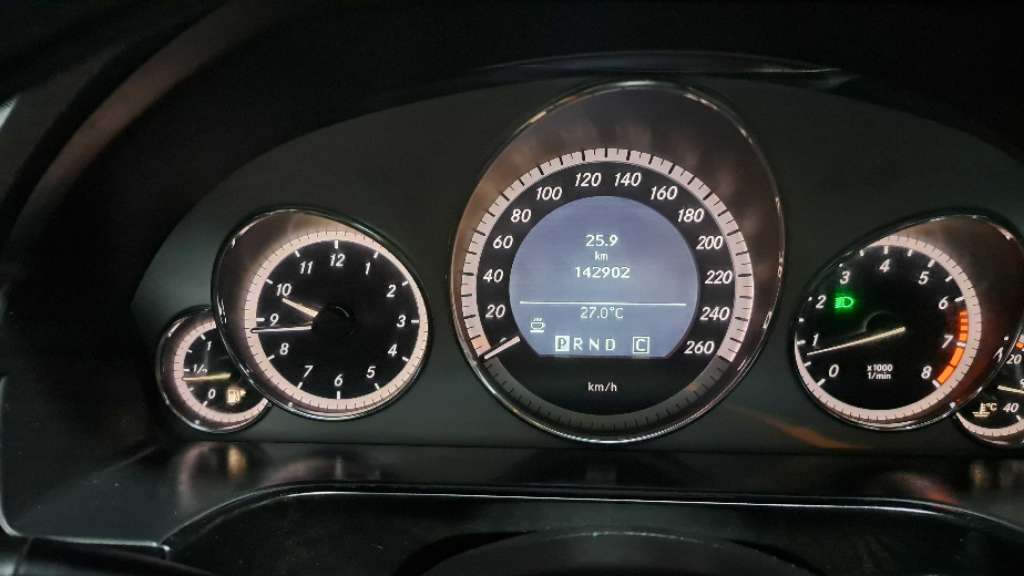 Mercedes-Benz E200