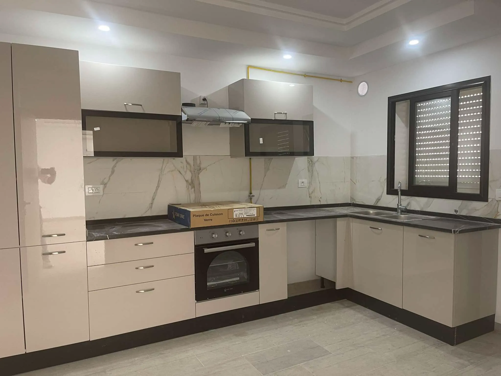 Bureau s2 hst à Ezzahra hbib bourguiba