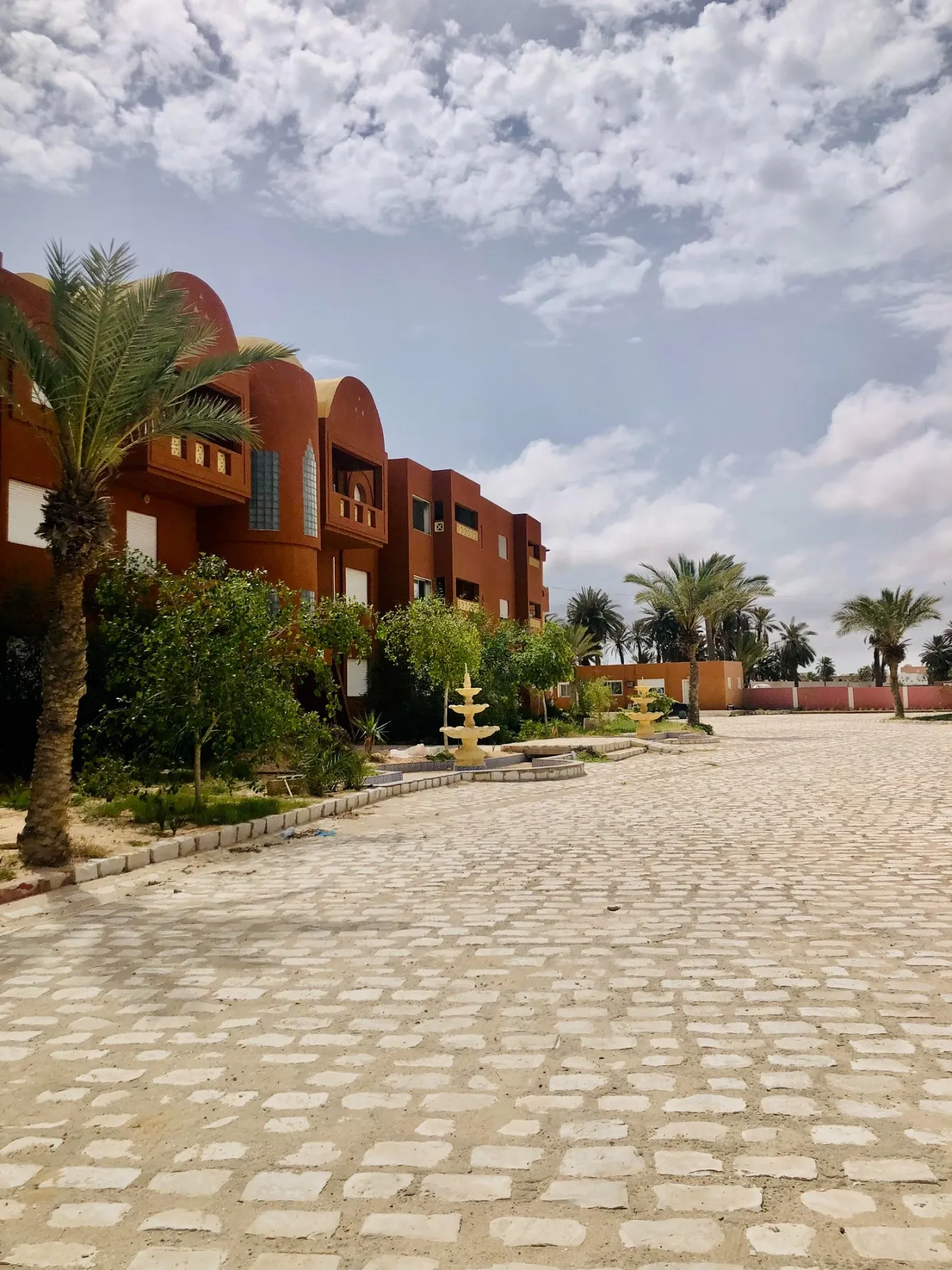 DES APPARTEMENTS ET VILLAS A VENDRE