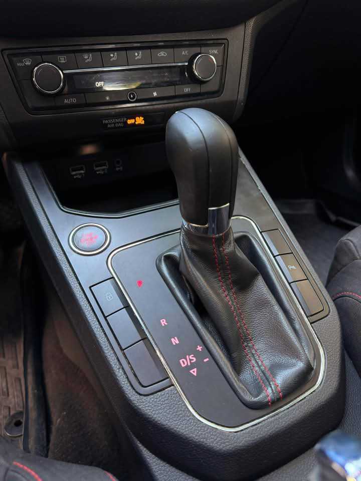 ⛔️SEAT IBIZA FR Boite Auto 4cylindres1.6 2021⛔️
On accepte l'échange des voitures